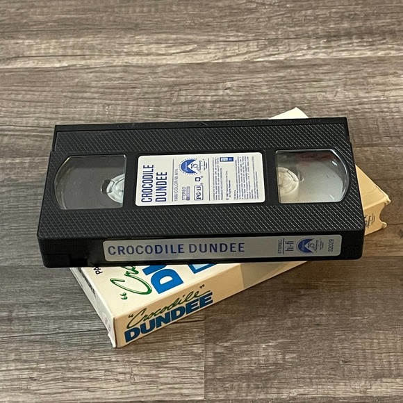 CROCODILE DUNDEE - PAUL HOGAN [ VHS ] PARAMOUNT - VINTAGE 1986 - Picture 5 of 5